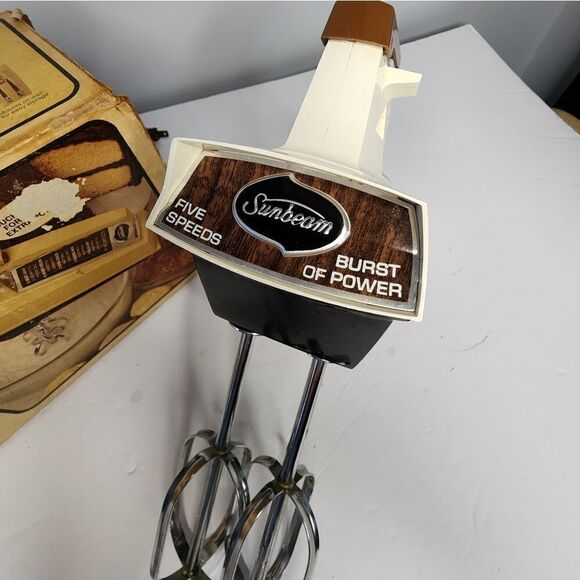 Vintage Sunbeam Mixmaster Burst of Power 5 Speed Hand Mixer 3-73 WORKS - Picture 6 of 8